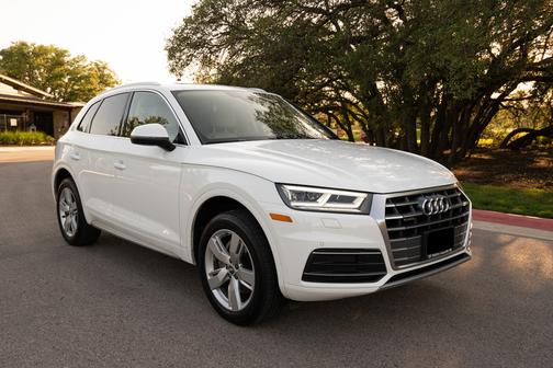 Photo 1 of 27 of 2019 Audi Q5 2.0T Premium
